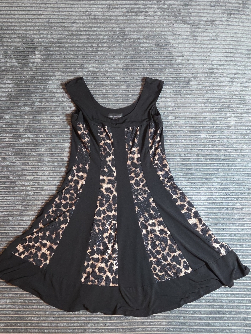 connected apparel Black Dress with Leopard-Print Beige Panels